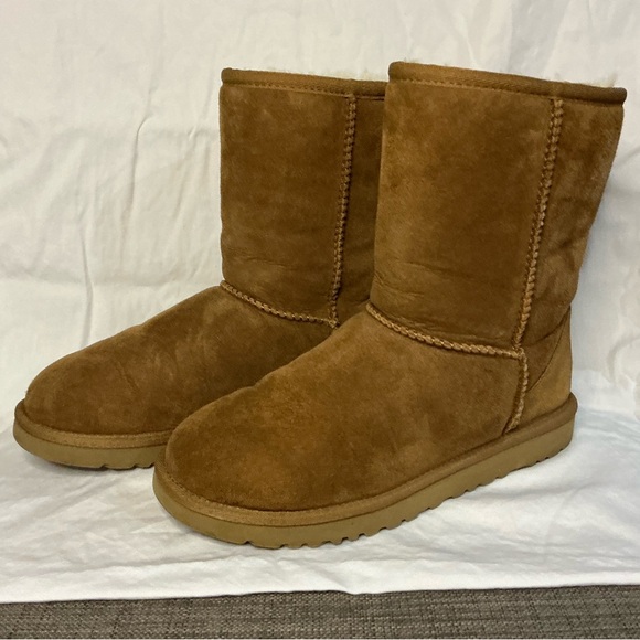 UGG Shoes - Chestnut Ugg Classic Short Boots